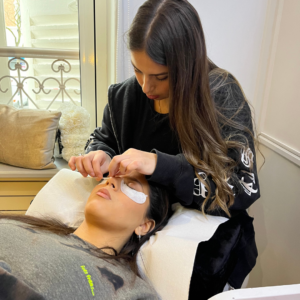 formation extensions de cils sur modele 2