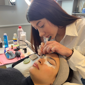 Formation extensions de cils sur modèle 3